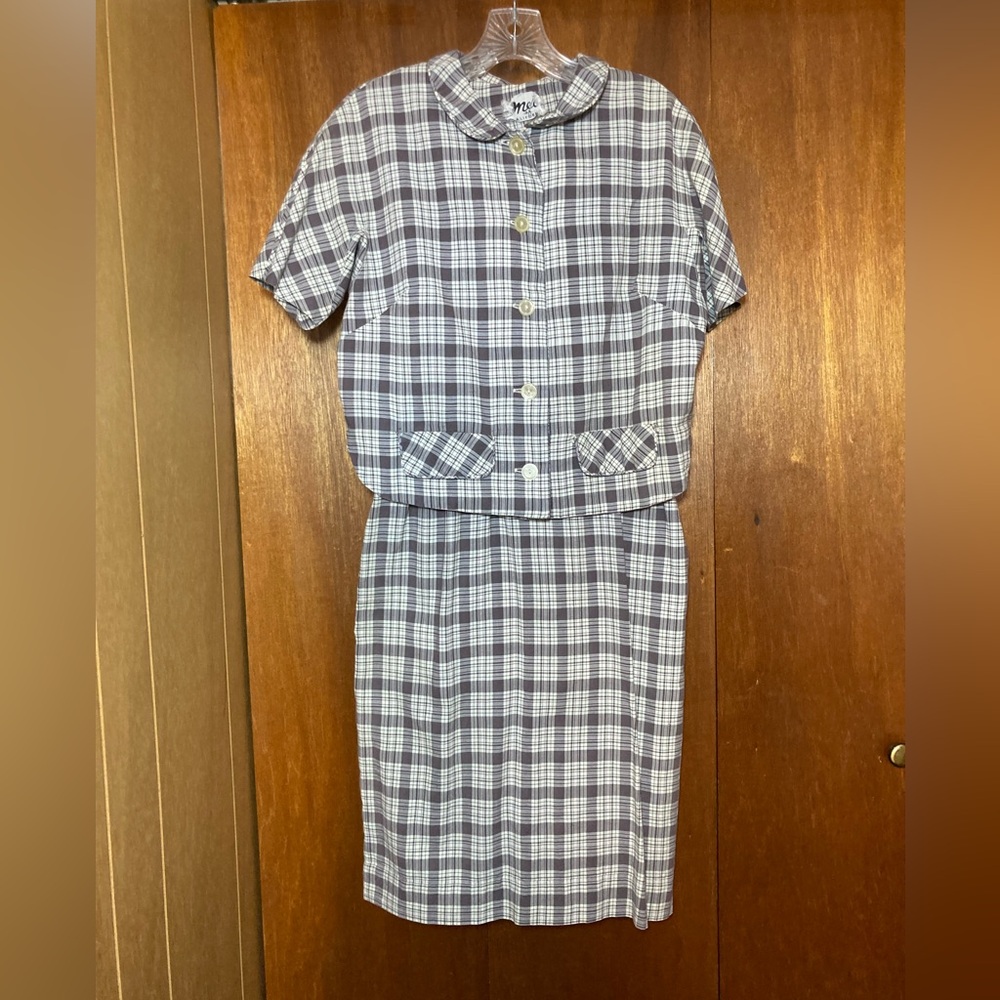 Vintage Gray and White Checkered Sleeveless Dress with Short-sleeved Jacket